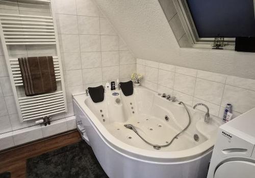 Tageslichtbad mit Whirlpool