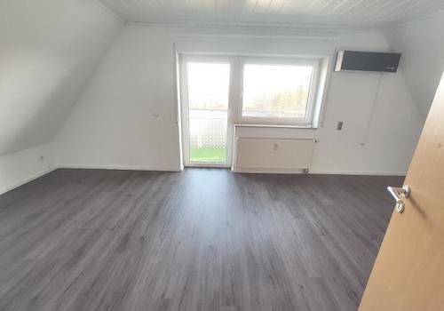 Whg. 2: Wohn- /Esszimmer mit Zugang zum Balkon Bild 1