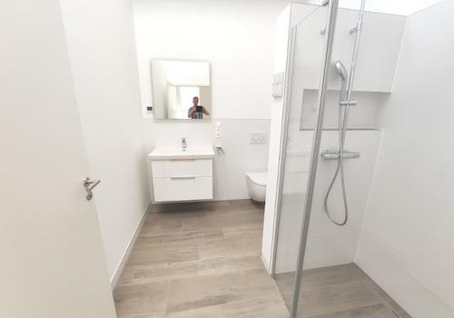 DG: Bad mit Dusche Bild 1