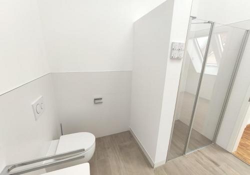 DG: Bad mit Dusche Bild 4