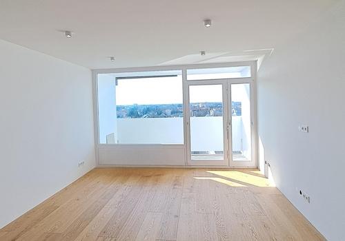 großzügiger,sehr heller Raum