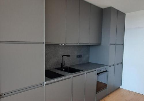 gr. mod. Schrank+Vollküche