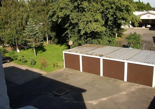 Blick auf die Garagen