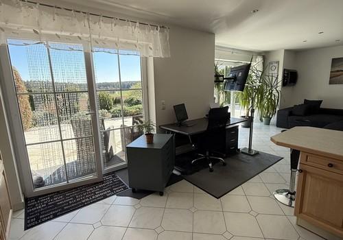 Schreibtisch ggfls. Esstisch