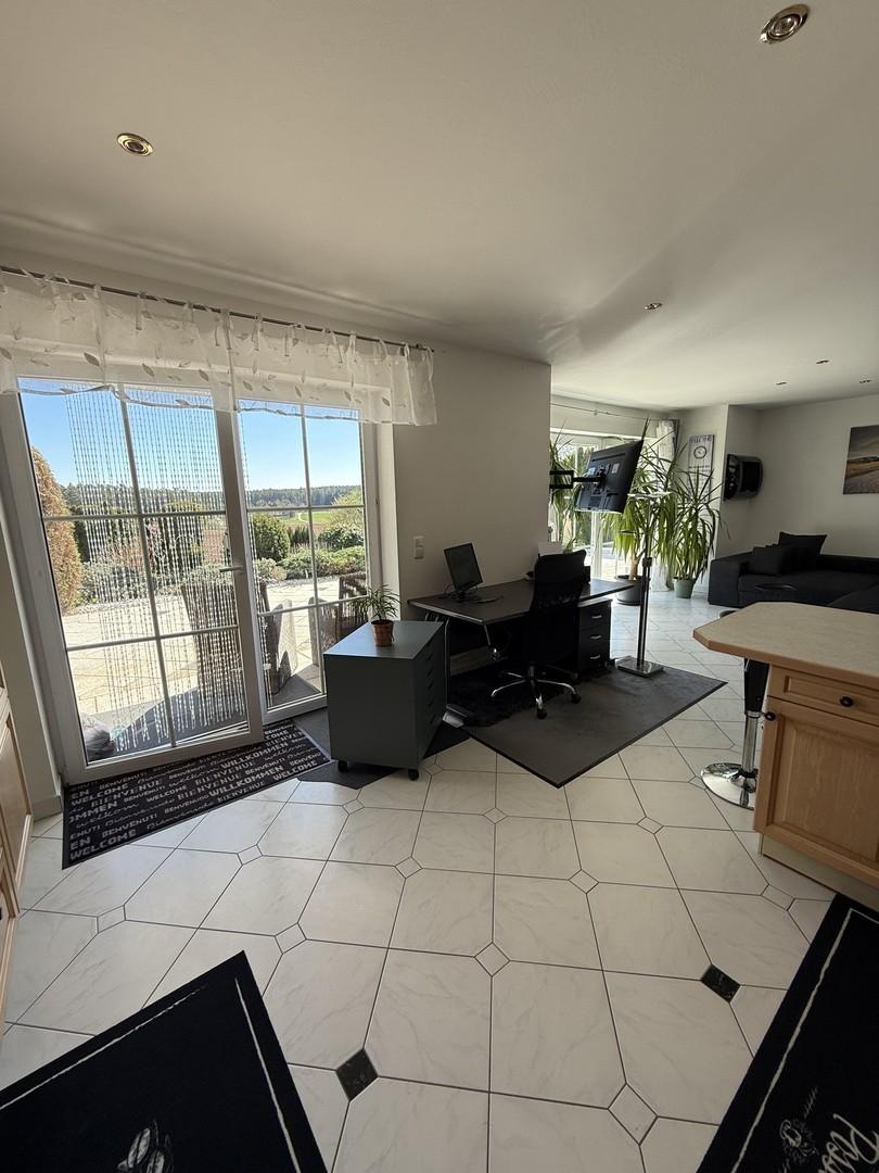 Schreibtisch ggfls. Esstisch