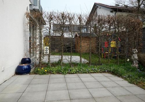 Sonnige ruhige Terrasse