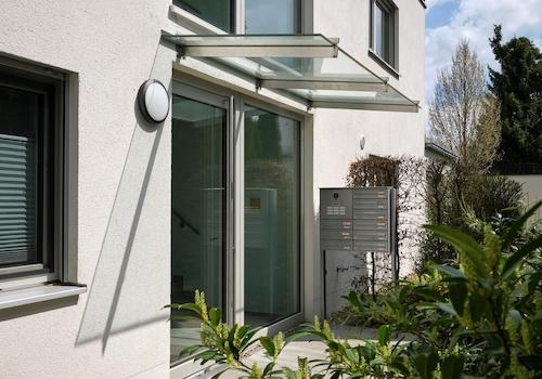 Überdachter Hauseingang