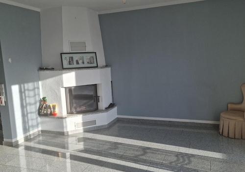 Offener Kamin im Wohnzimmer