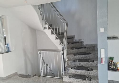 Aufgang zum 1 OG