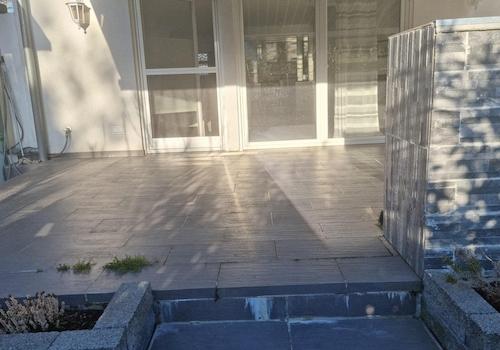 Rückseite Haus + Outdoor-Küche