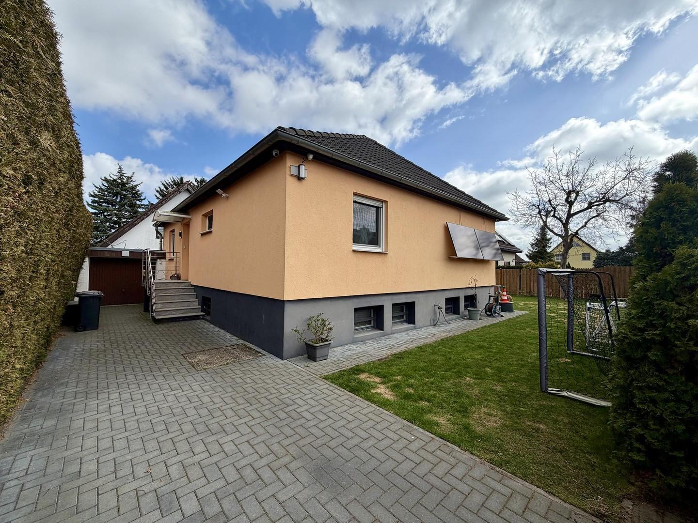 Hausansicht Eingangstor