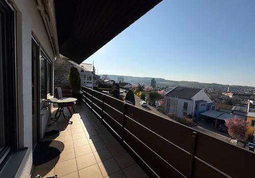 Großer Balkon mit Aussicht