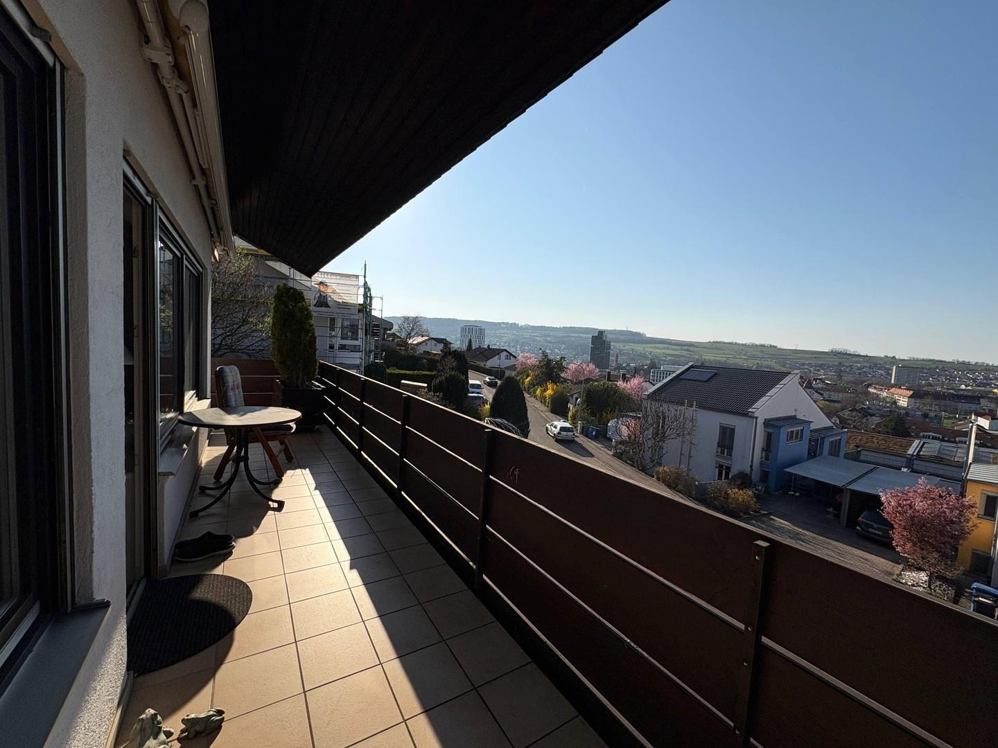 Großer Balkon mit Aussicht