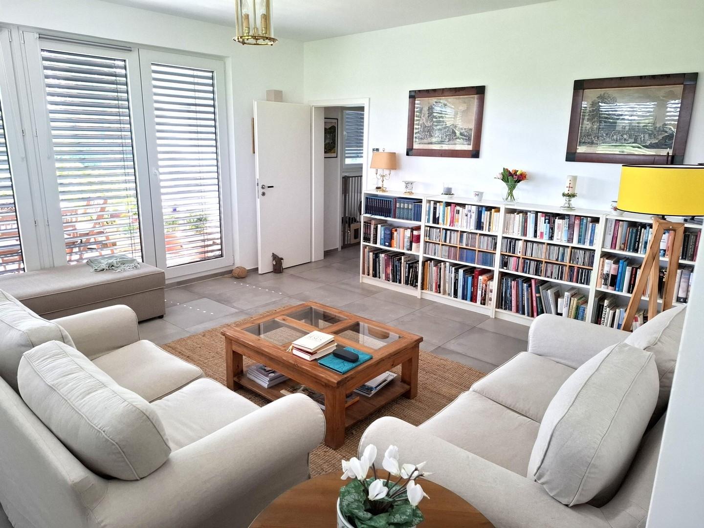  OG - Wohnzi. mit Balkonzugang