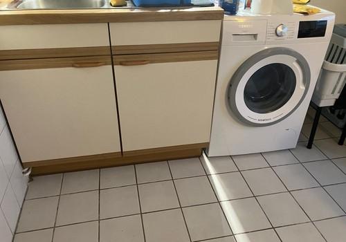 Küche mit Waschmaschine