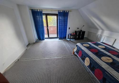 großes Schlafzimmer OG