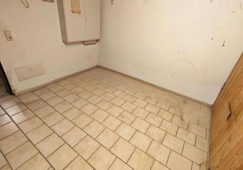 Keller und Stromkasten