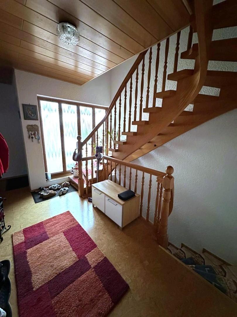 Treppe zum DG und Keller