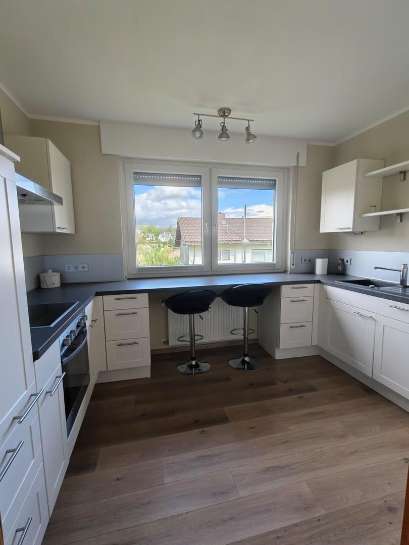 Einbauküche mit Barambiente