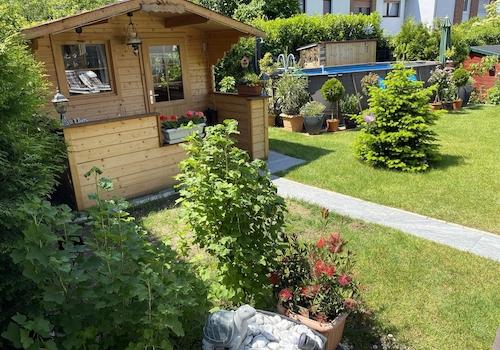  Gartenhaus und Pool