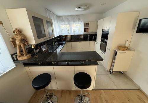 offene Küche mit Tresen 