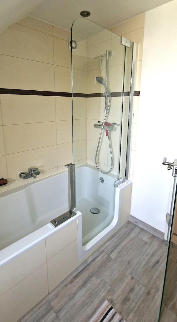 Bad 1. OG begehbare Badewanne