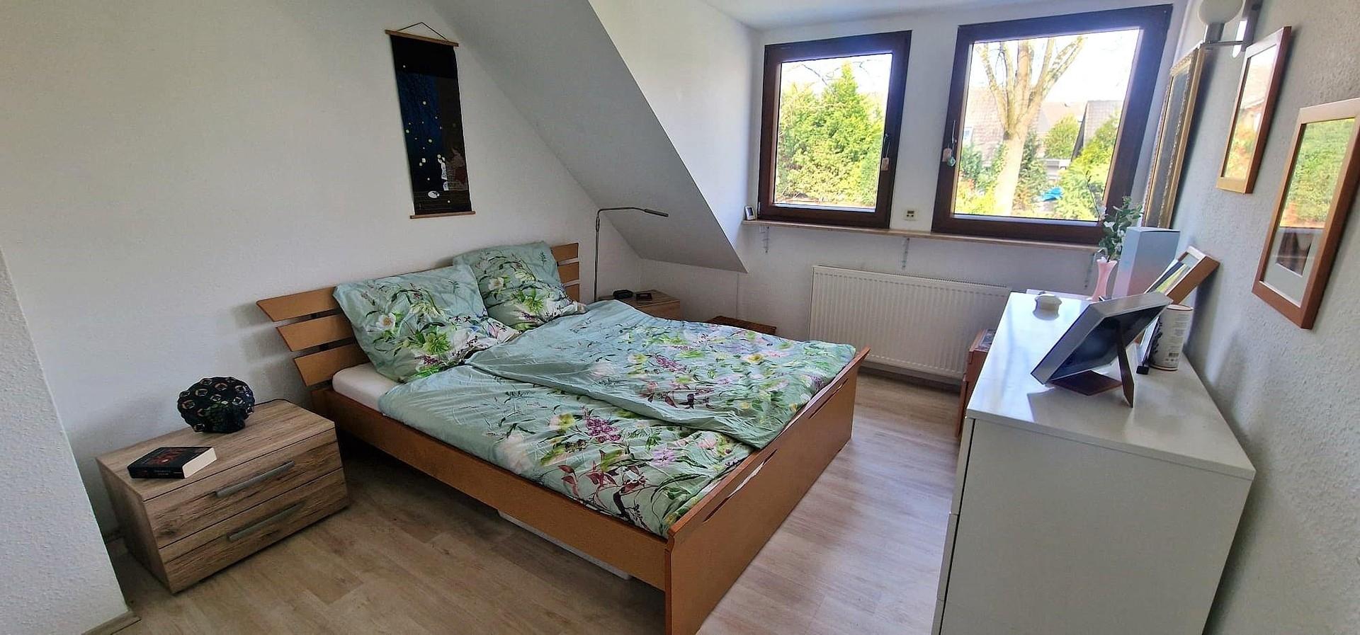Schlafzimmer 1
