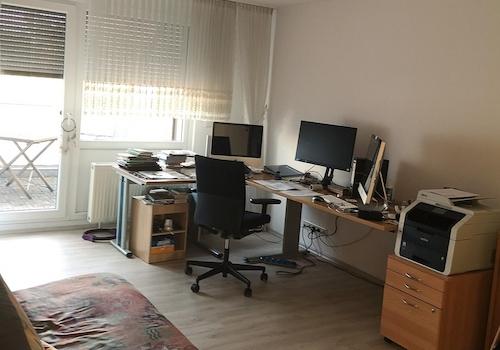Schlafzimmer-Büro mit Loggia