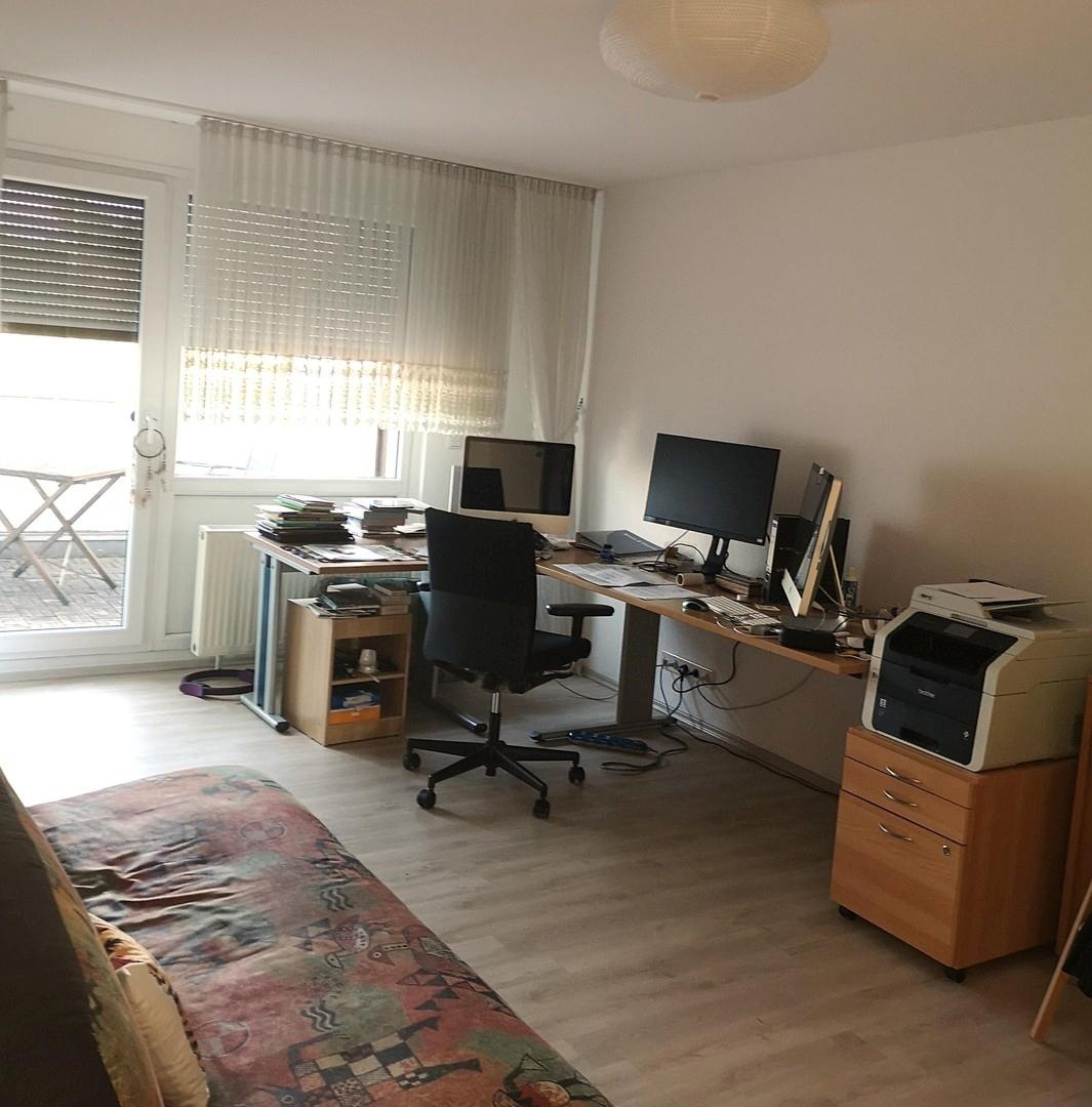 Schlafzimmer-Büro mit Loggia