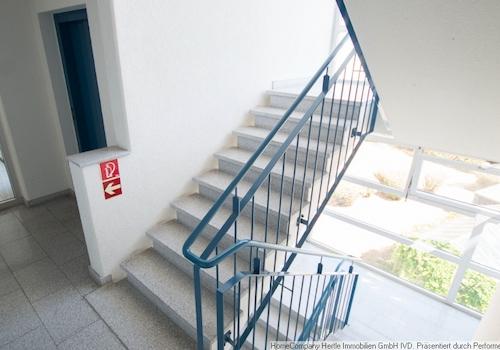 Treppenhaus mit Lift