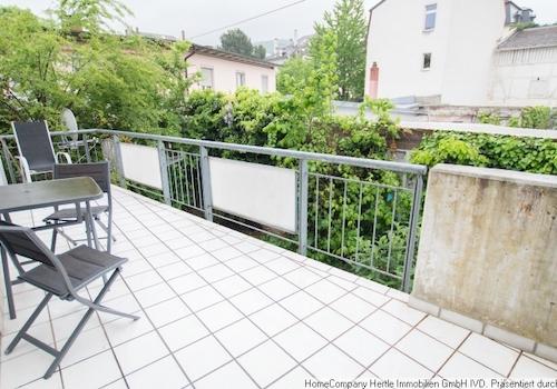 Südbalkon mit Markise