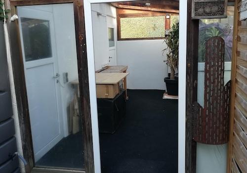 Unterstand mit Werkstatt