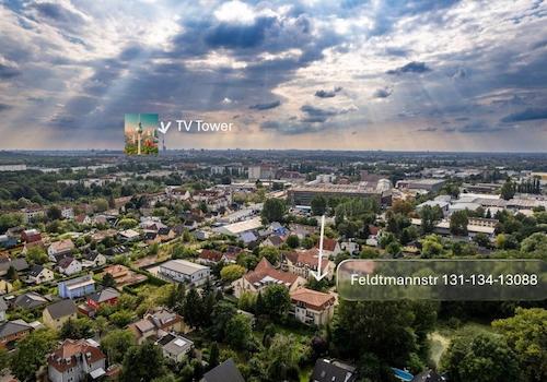 In the heart of green but not far from City Centre_TVTowerbeschriftet