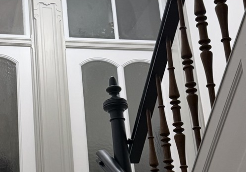 neu saniertes Treppenhaus