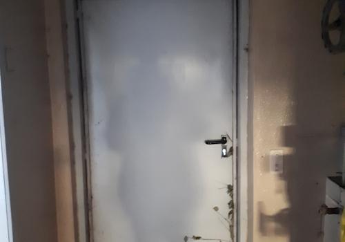 defekte Notausgangstür, innen