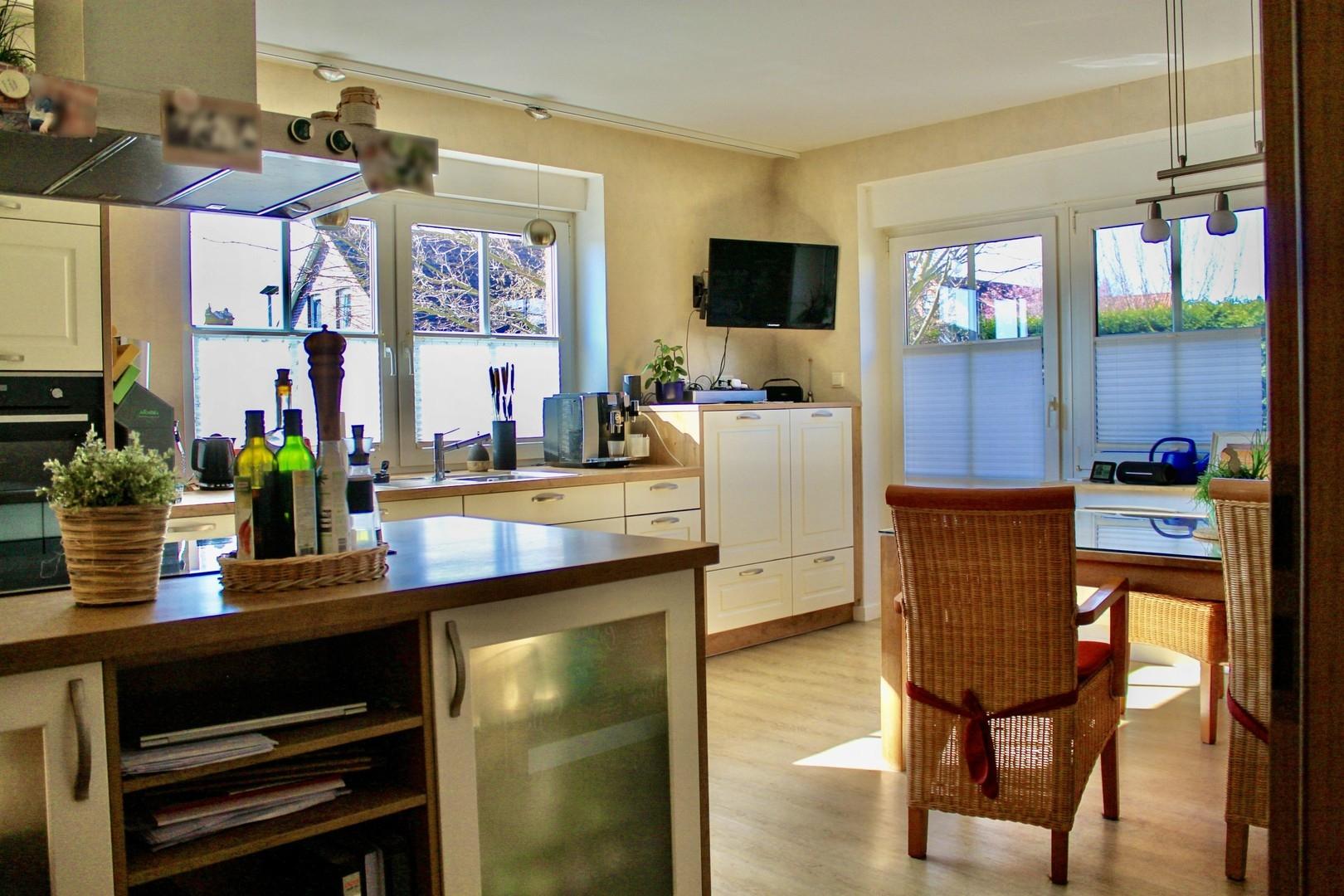 Lichtdurchflutete Küche
