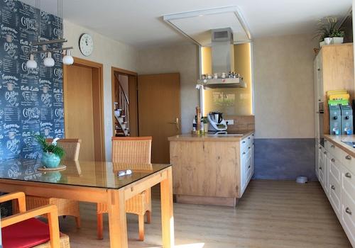 Lichtdurchflutete Küche