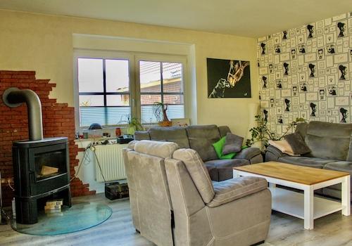 Wohnzimmer mit Kamin