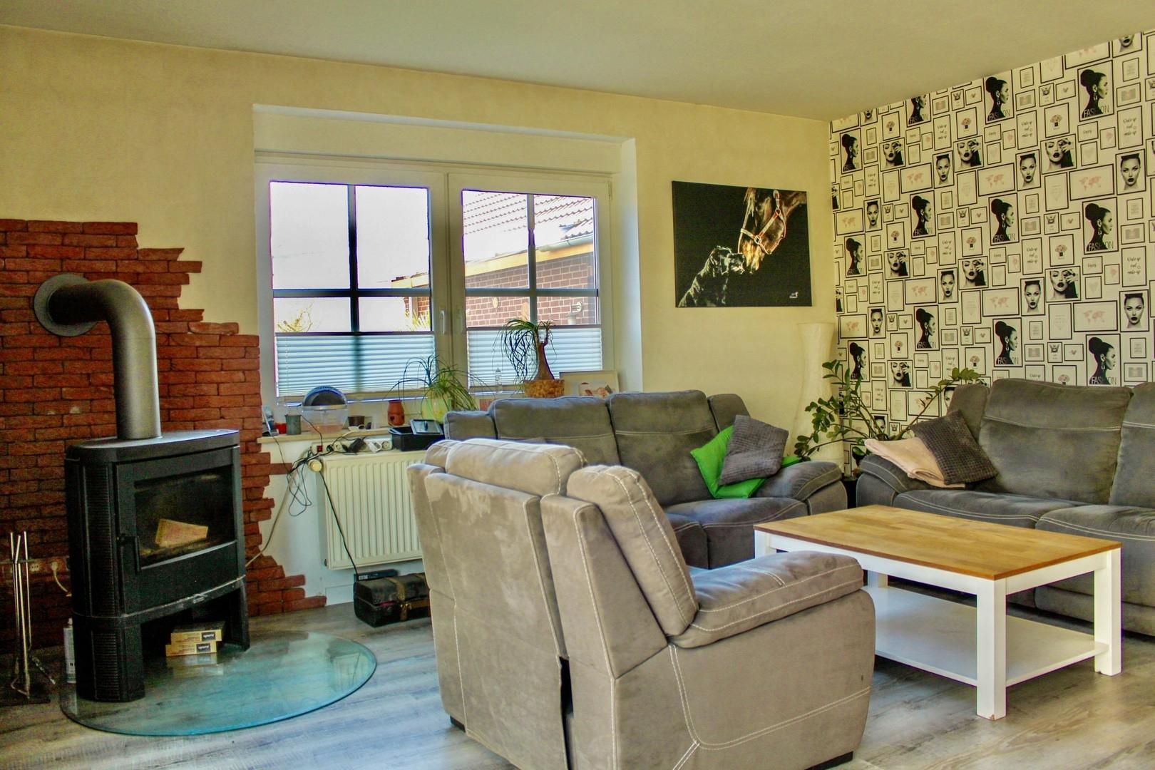 Wohnzimmer mit Kamin