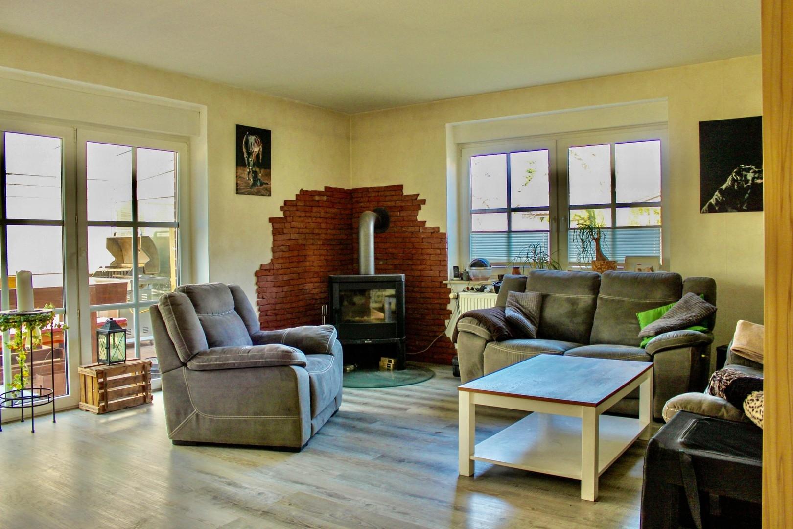 Wohnzimmer mit Kamin
