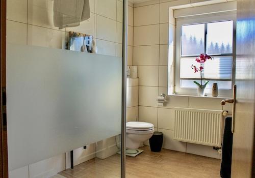 Helles Duschbad im EG