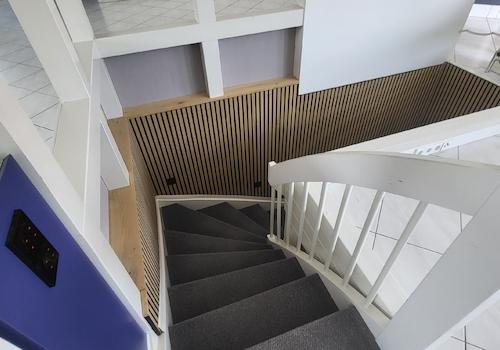 Treppenabgang zur unteren Ebene.jpg