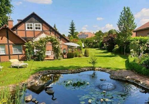 Haus von Straßenseite