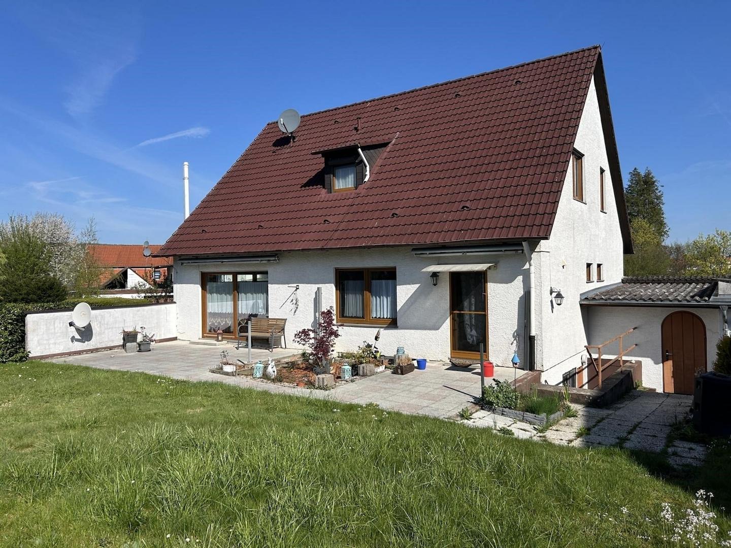 Große sonnige Terrasse