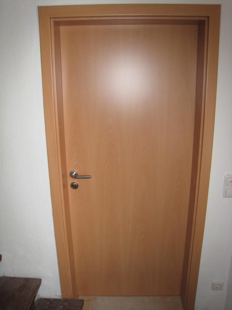 NeuwertigeWohnungseingangstüre