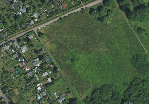 Luftbild auf die Wiese v d Gru