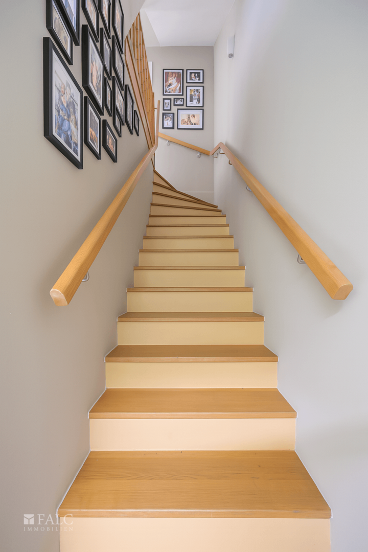 EG Treppe zum OG Einrichtungsbeispiel