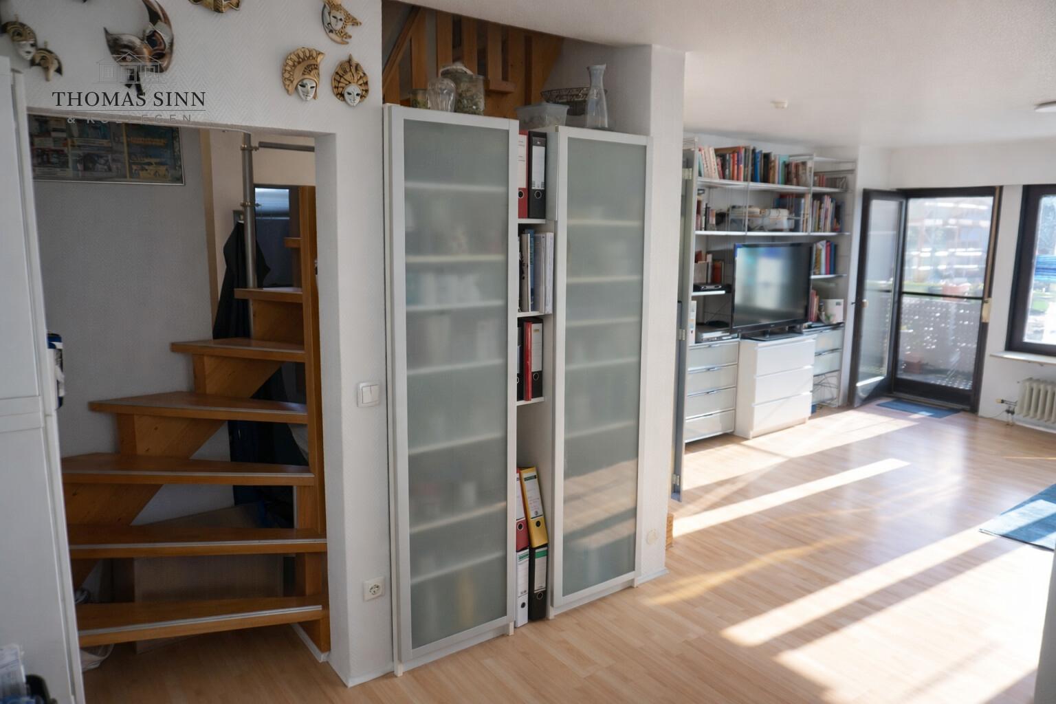 Treppenzugang zur ausgebauten Bühne