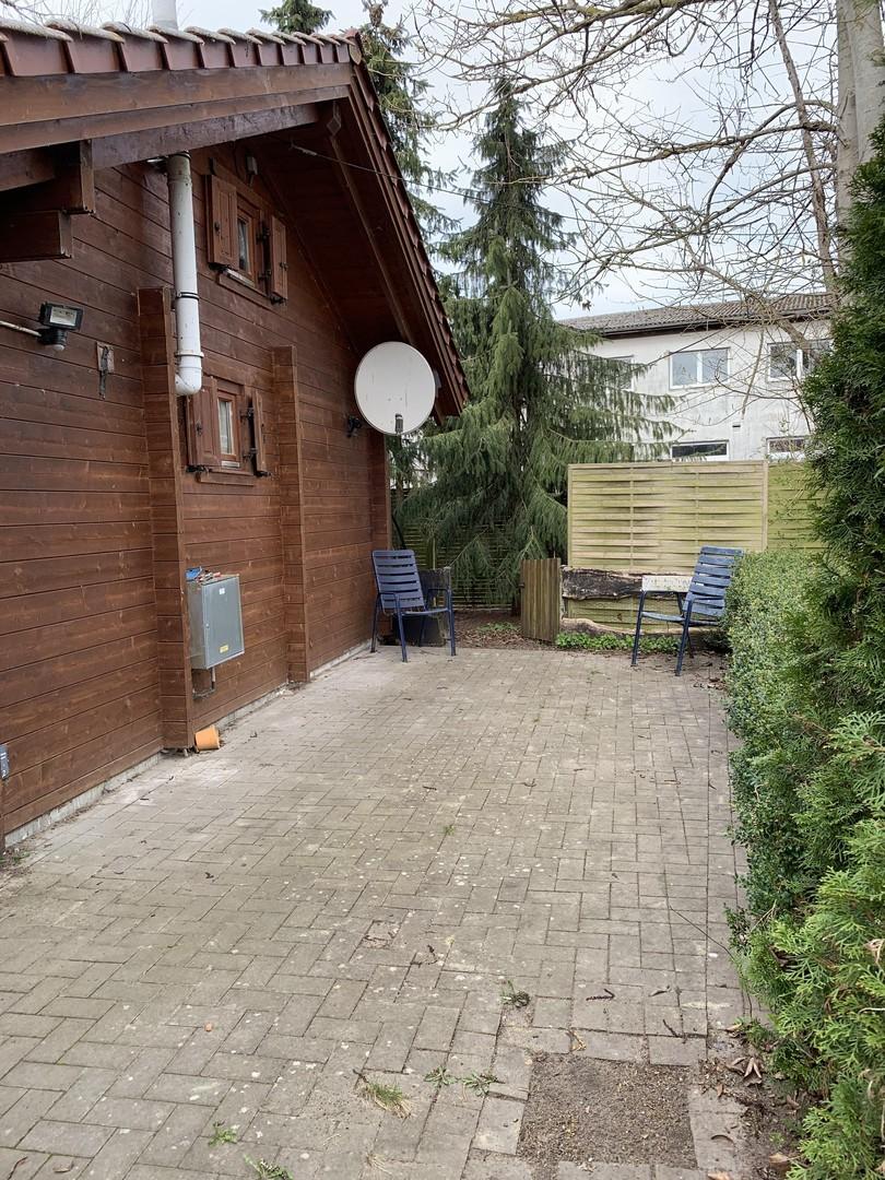 Blockbohlenhaus Auffahrt