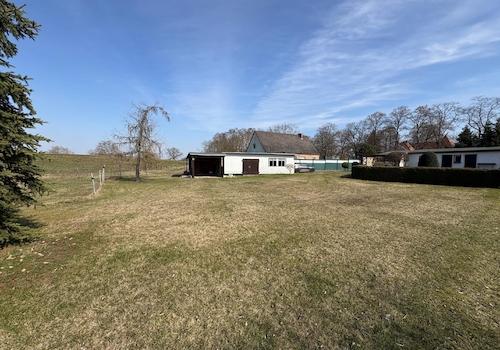 Grundstück mit Nebengelass